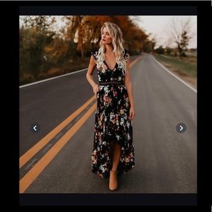 Long Floral Maxi High/Low Dress w. Beautiful Lace